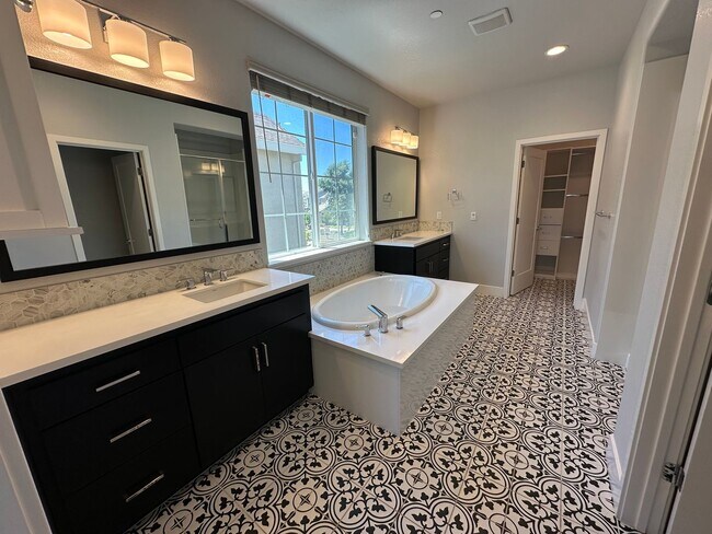 Building Photo - Stunning 4 Bedroom, 3 Bath Mountain House Home