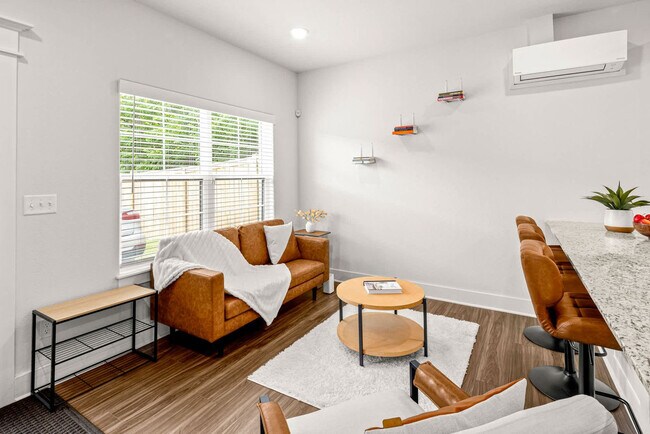 Building Photo - 1572 W Cato Springs Rd