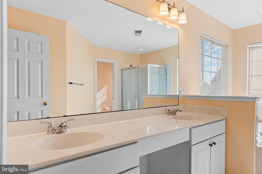 Building Photo - 3 E Thrush Dr