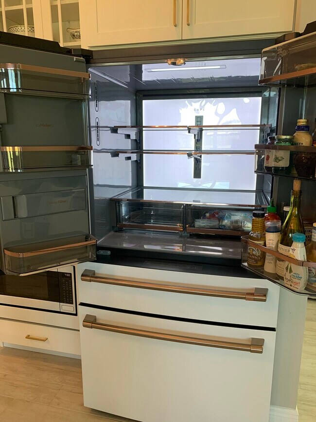 Building Photo - 3155 SW 78th Ave