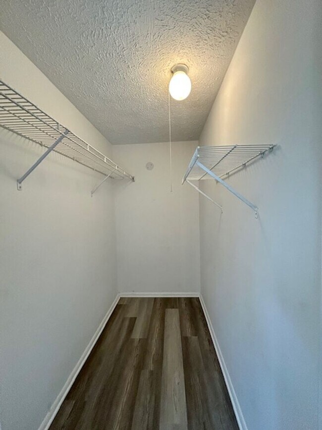 Building Photo - 3 BEDROOM 2 BATHROOM RANCH STYLE HOME IN PIKE!