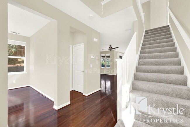 Building Photo - 8388 Bennington Ct