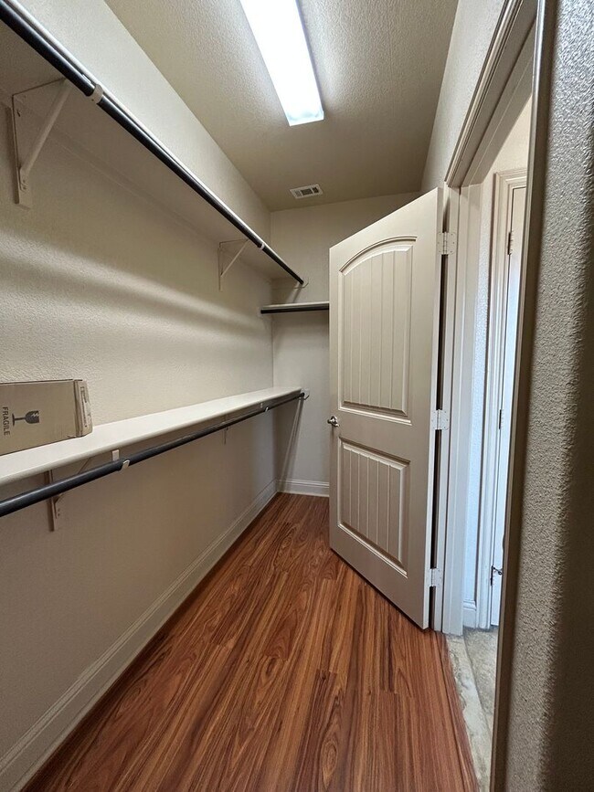 Building Photo - LOCATION, LOCATION, LOCATION-4 bedroom in Legado Estates