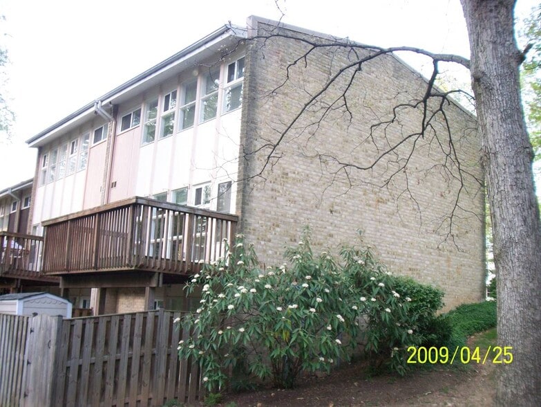 Back - 4422 Forest Glen Ct