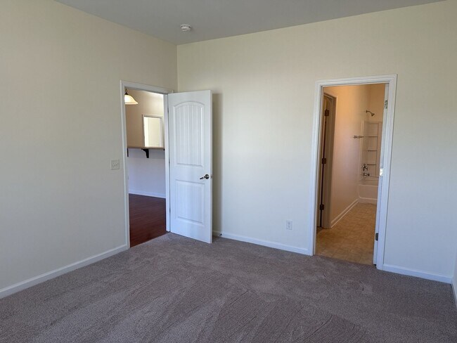 Building Photo - 20 Wesleyan Dr