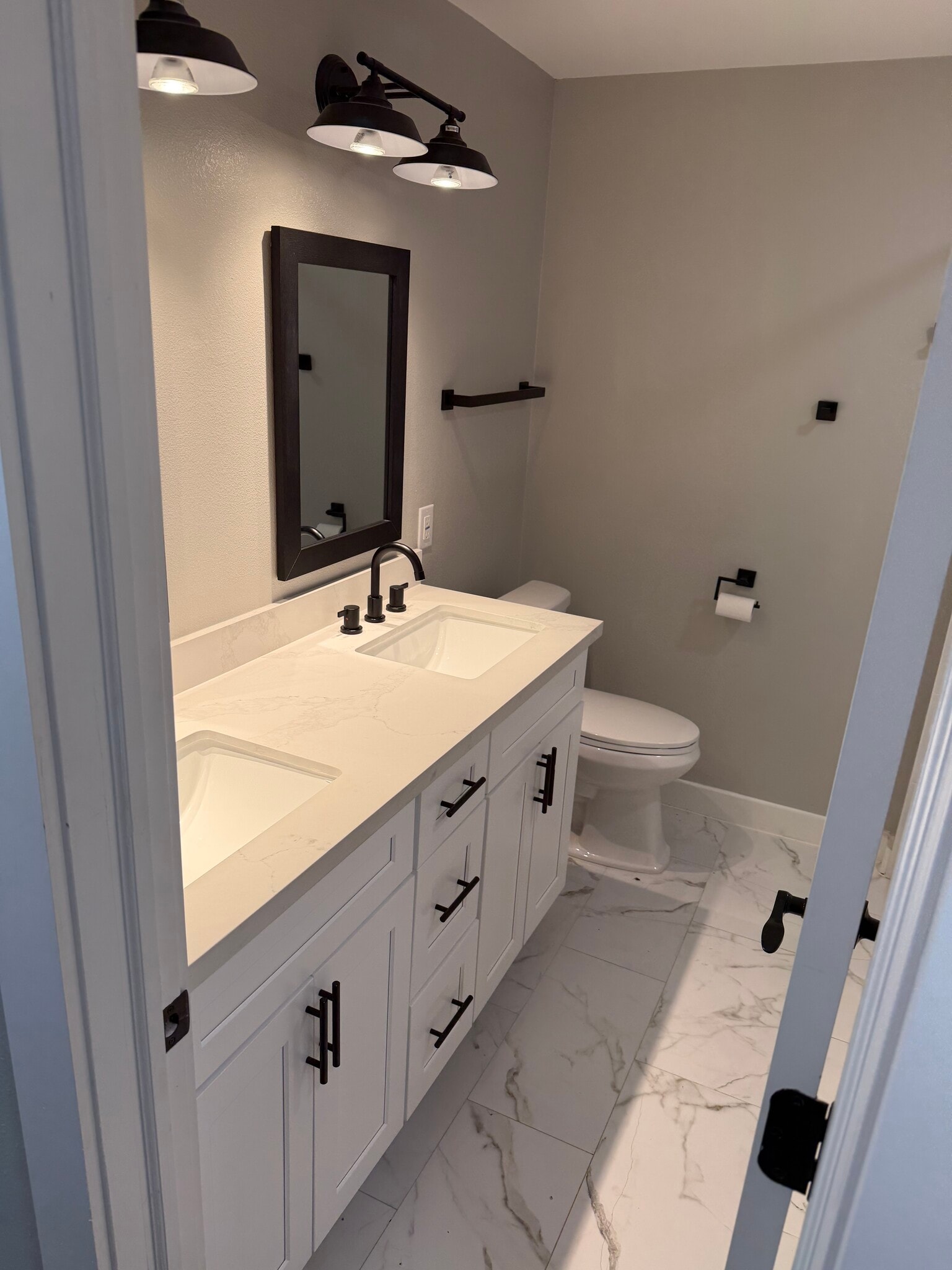 Building Photo - 101 April Point Pl