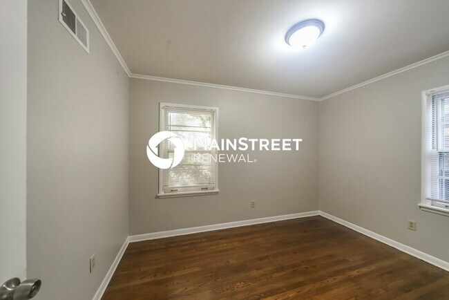 Building Photo - 3 Bedroom Pet-Friendly Home in Memphis, TN with Main Street Renewal