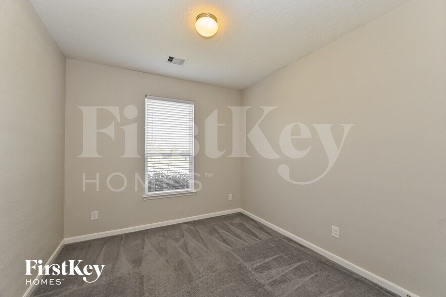 Building Photo - 5139 Castle Discordia St