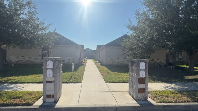 Primary Photo - 616 Horizon Peak