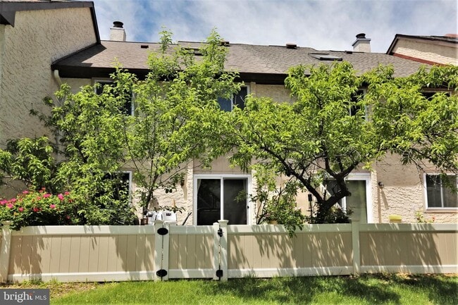 Building Photo - 94 Tennyson Dr