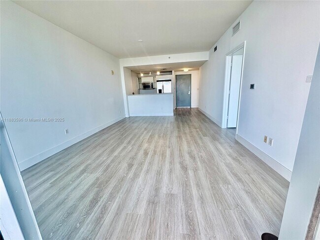 Building Photo - 601 NE 36th St
