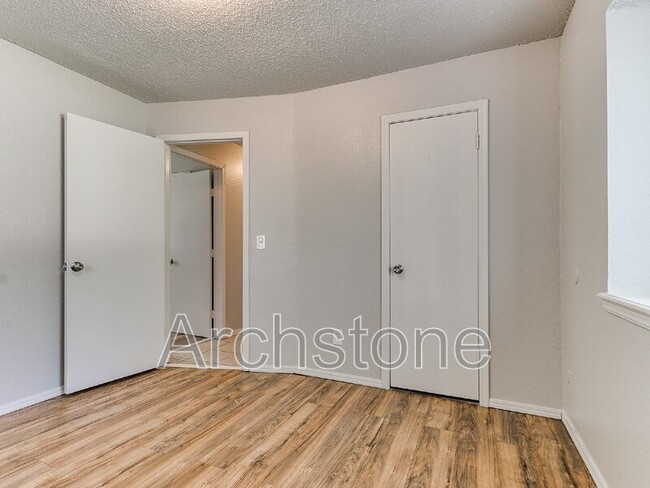 Building Photo - 8814 NE 13th St