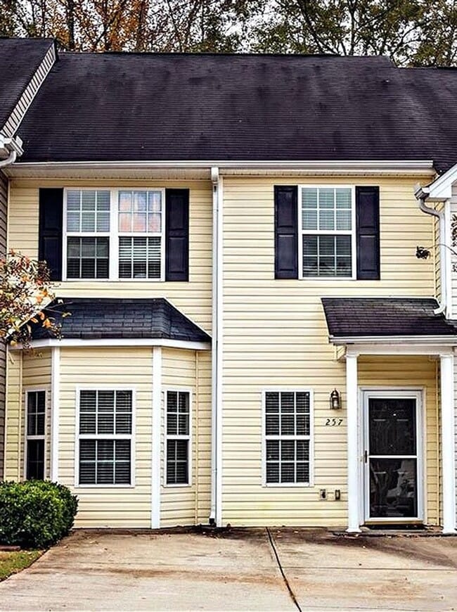 Building Photo - 2 bed 2 bath townhome