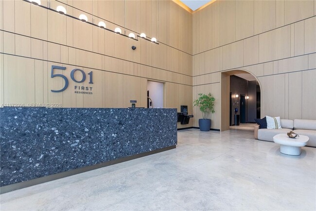 Building Photo - 121 NE 5th St