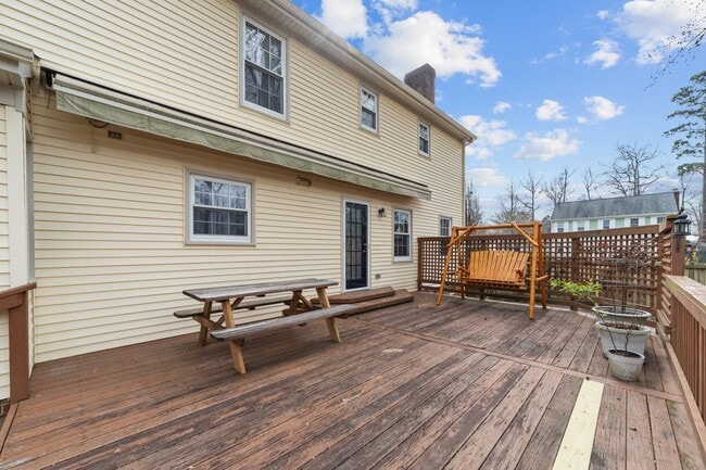 Building Photo - 832 Chalbourne Dr