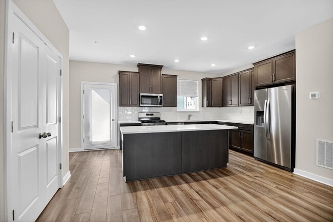 Building Photo - Beautiful 3 Bedroom, 2.5 Bath Bridgeport T...