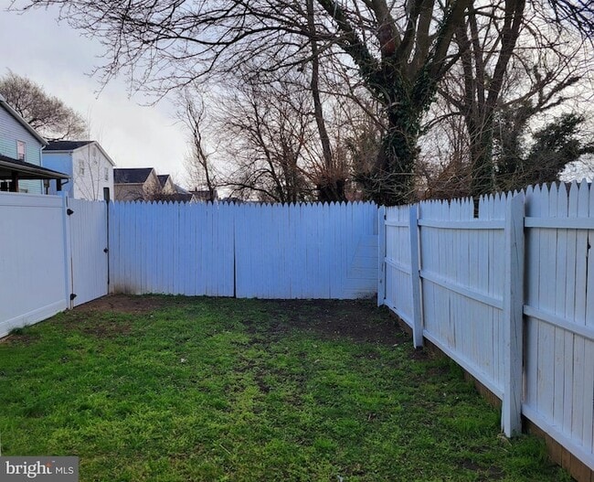 Building Photo - 233 Kern St