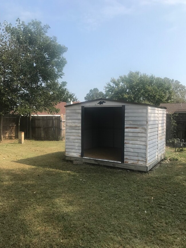 Building Photo - House in Moore!