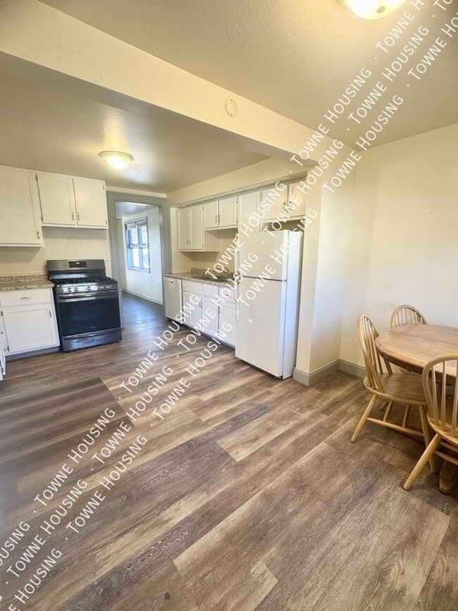 Building Photo - 24 Como Ave