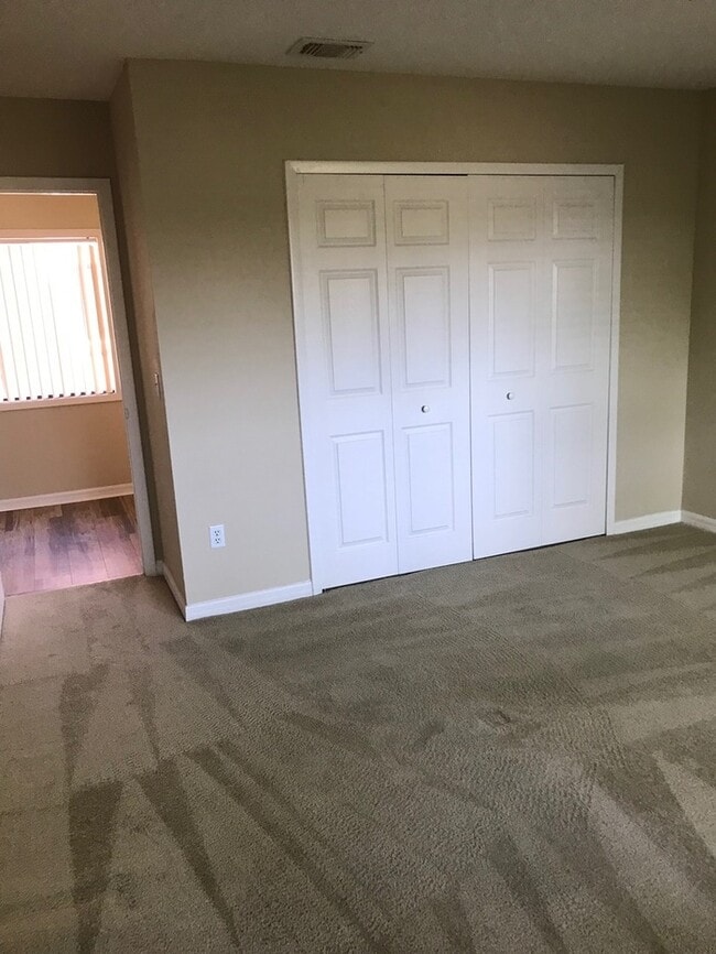 Building Photo - FABULOUS 3/2.5 Townhome In Wonderful Lake ...