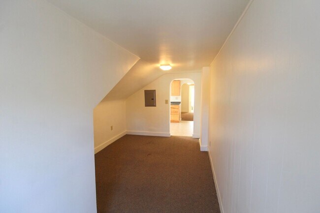 Building Photo - Studio apartment next to EMU for rent! - 1131-A Shenandoah St.
