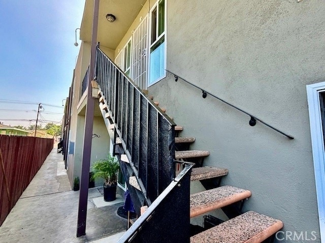 Building Photo - 815 N Rose Ave