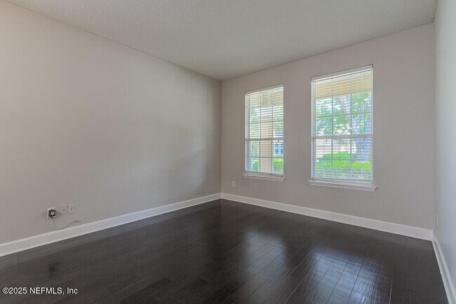 Building Photo - 608 Spruce Creek Rd