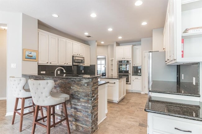 Building Photo - 5221 China Garden Dr