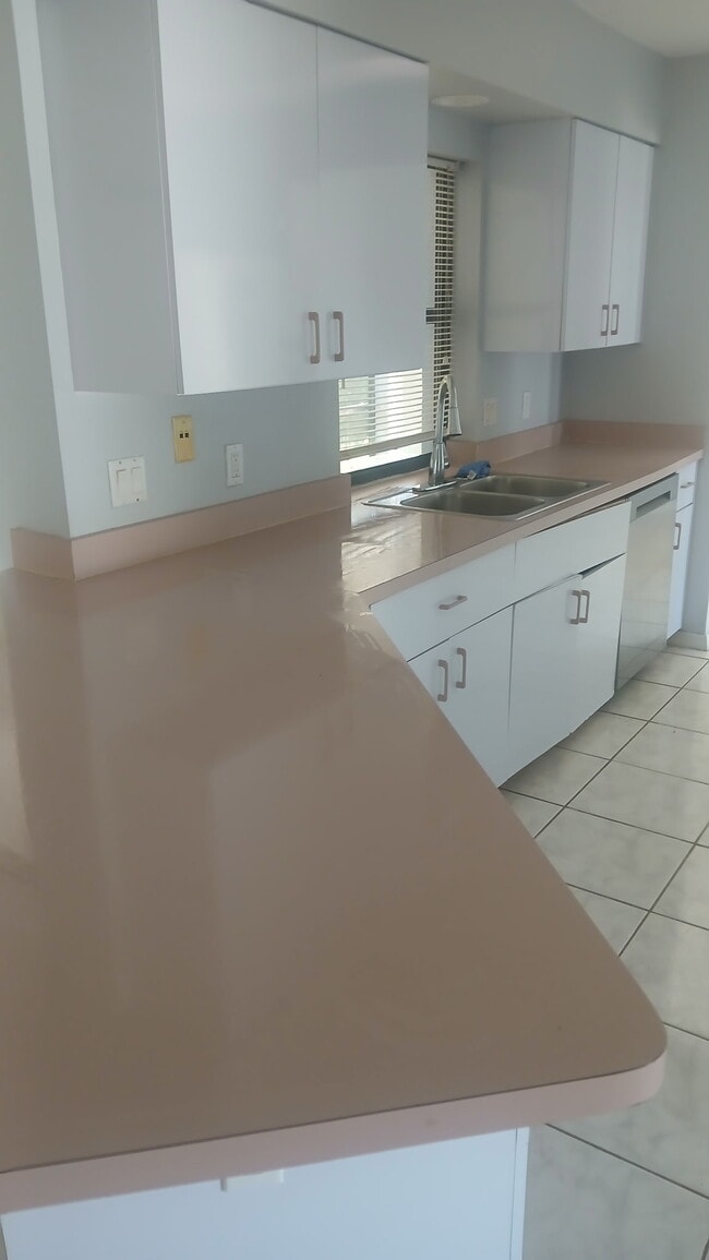 Building Photo - 1474 Dewitt St