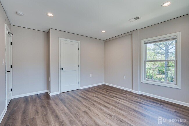 Building Photo - 4 Wilcox Ave