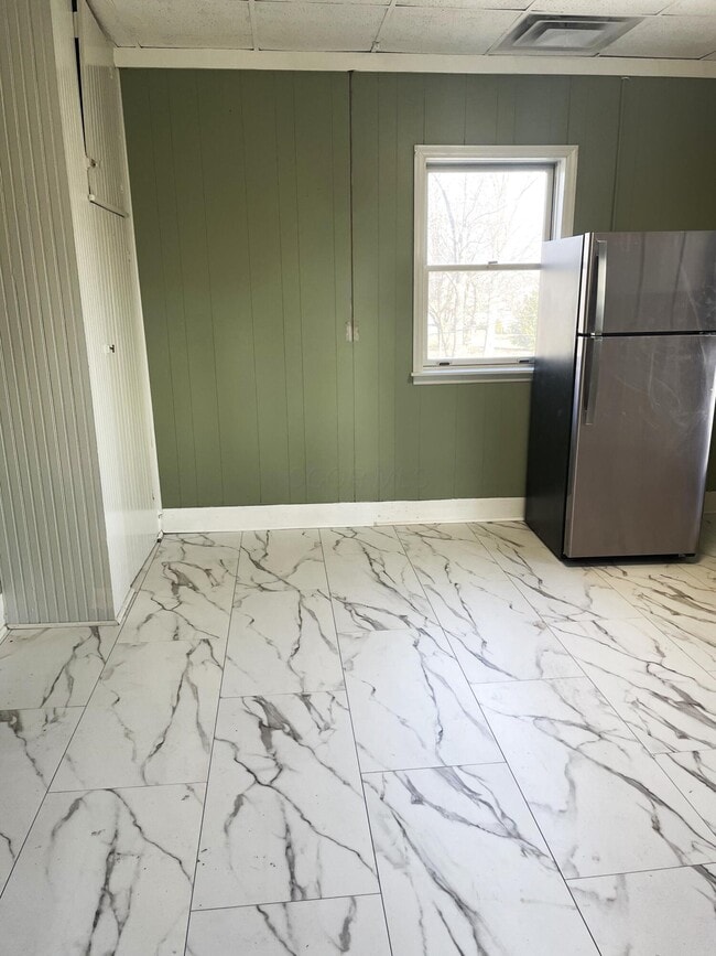 Building Photo - 650 1/2 Chestnut St