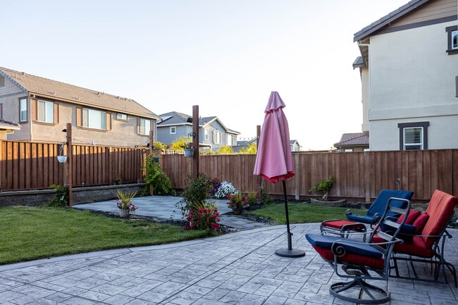 Building Photo - 617 Copper Ridge Way