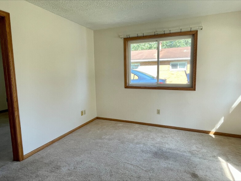 Building Photo - 2290 27th St SW