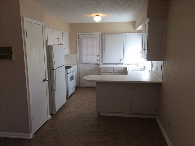 Building Photo - 5309 Fort Clark Dr