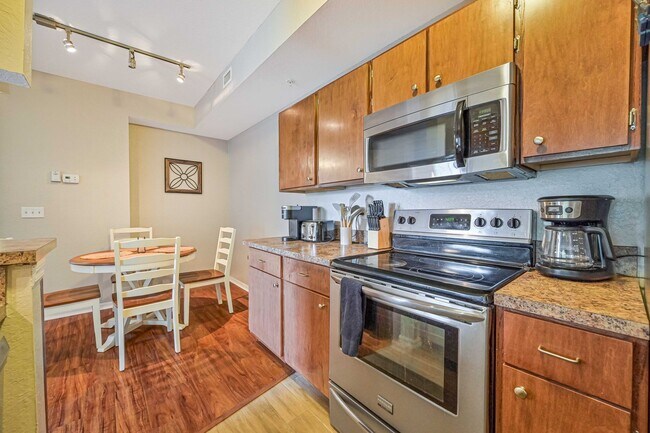 Building Photo - ** Tuscany Gardens ~ Fully Furnished 2 BED Condo in Fort Myers **