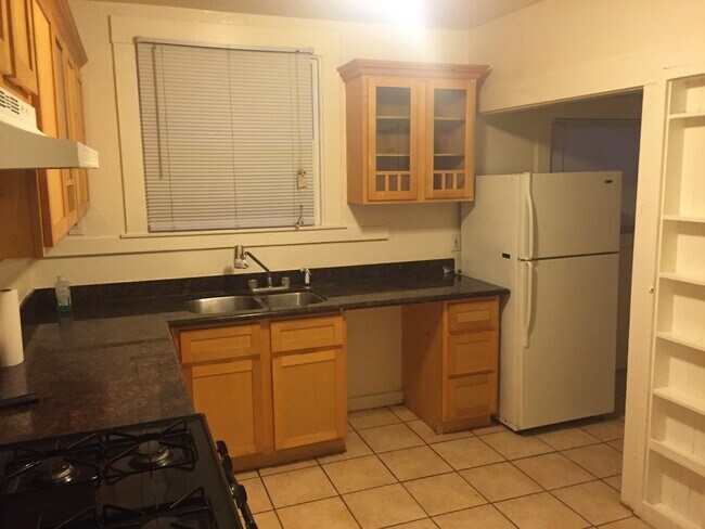 Building Photo - 5440 Trask St