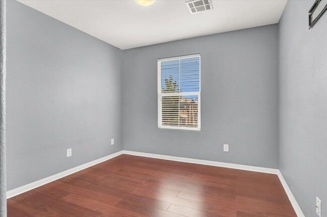 Building Photo - 1323 Grass Creek Ave