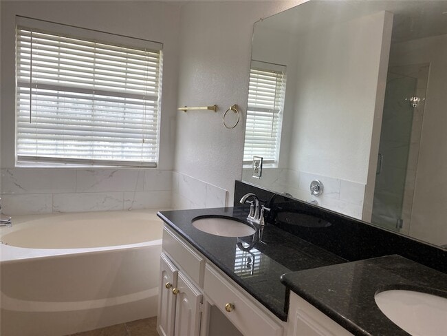 Building Photo - 2324 Treyburn Ct