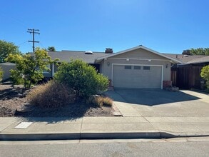 Building Photo - Great Shape Sunset West Single Family Home