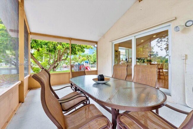 Building Photo - 2650 Scott St