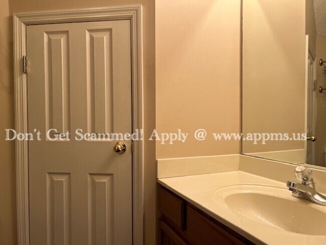 Building Photo - Location!!!!