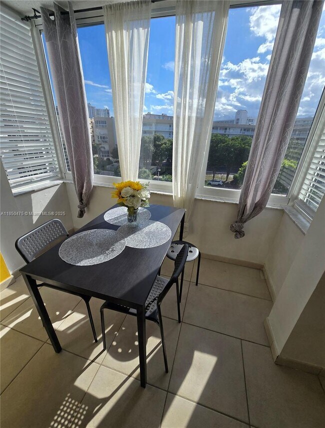 Building Photo - 250 180th Dr