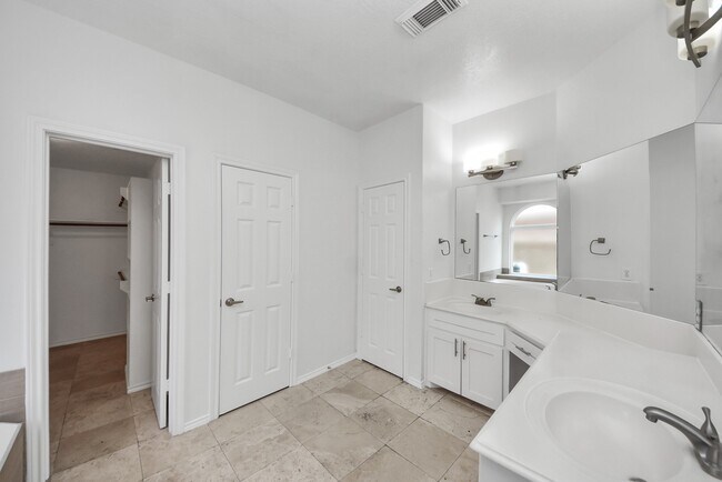 Building Photo - 11207 Satin Tail Ln