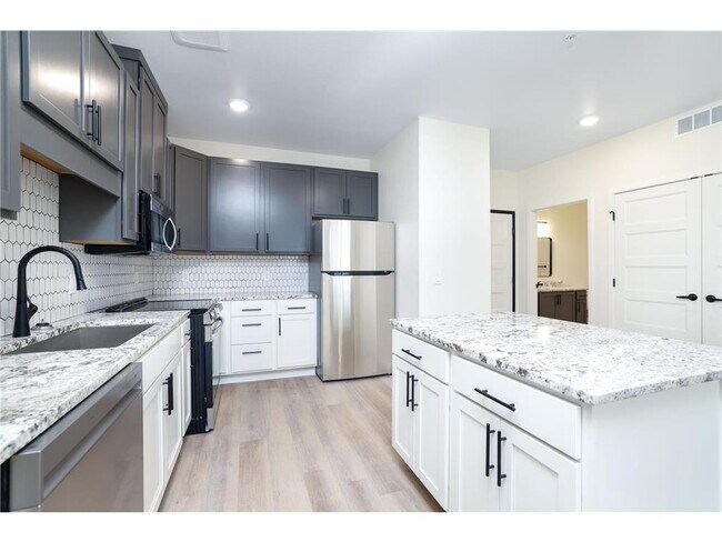 Building Photo - 28 7th St NE