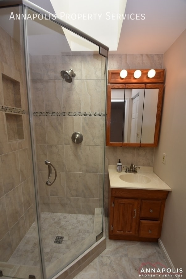 Building Photo - 821 Macsherry Dr