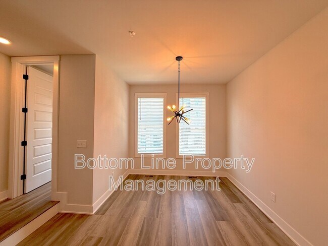 Building Photo - 627 W Tremont Ave