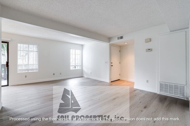 Building Photo - Charming 1 bedroom home located in the LES...