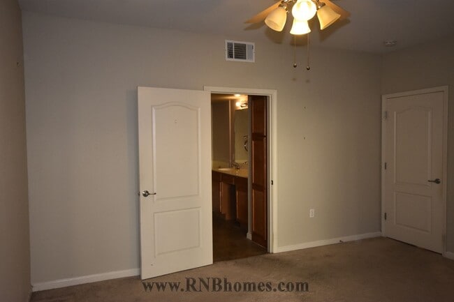 Building Photo - 1211 Vessona Cir