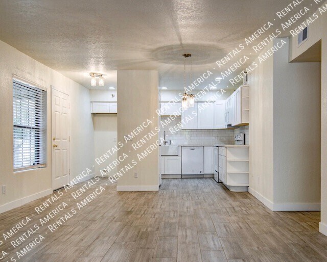 Building Photo - 8020 E Thomas Rd