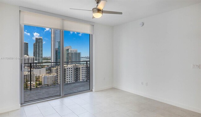 Building Photo - 2150 N Bayshore Dr